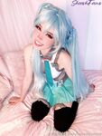 Belle Delphine Miku Cosplay Pussy Spread Onlyfans Album