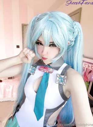 Belle Delphine Miku Cosplay Pussy Spread Onlyfans Album