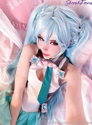 Belle Delphine Miku Cosplay Pussy Spread Onlyfans Album