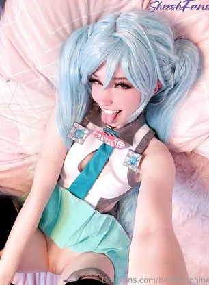 Belle Delphine Miku Cosplay Pussy Spread Onlyfans Album