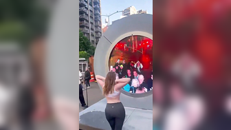 Girl Nude boobs Flashed The Portal In New York And Dublin video