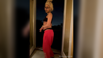 Ally Lotti Stripteasing And Twerking Booty Leaked Onlyfans