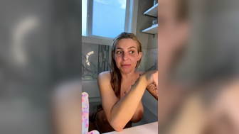 Roxystylezz Bathtub Pussy Playing Leak Video