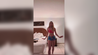 Lil Tay In Shorts Doing Leg Stretching Onlyfans 200$ Leaked Porn Video