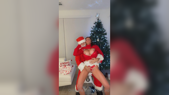 Nickimammasol Getting Pussy Eaten And Nude Boobs Played By Santa Leak Onlyfans Video