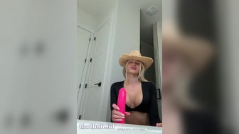 Vega Thompson Country Girl Riding Her Pussy With Dildo Leaked Onlyfans Video