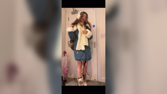 Barbie_grl Stripoff Her Winter Jacket Off And Spreading Pussy Onlyfans Video