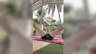 H0rnyhazel420 Does Yoga With Her Tight Pants Onlyfans Leak