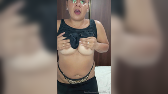 Cassyxbrooks Old Milf Playing Her Tits And Slips Nipple Onlyfans Leaked Video