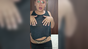 Cassyxbrooks Old Milf Playing Her Tits And Slips Nipple Onlyfans Leaked Video