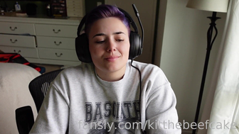 Kitthebeefcake Masturbating Her Pussy On Her Moms Room Fansly Leak