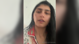 Mia Khalifa Fully Nude Cooking Onlyfans Leak