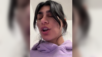 Mia Khalifa Strips Her Top And Drop Big Boobs Out Onlyfans