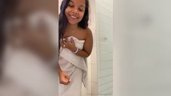 Moanarider Aka Moanaxrider Shower Her Nude Perky Tits Leaked Onlyfans