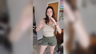 Carmen-rae Aka Makoshake Tits Dropping Out In Skinny Top Leaked Onlyfans Video