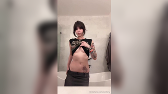 Oxillery Stripping Off Slowly And Grabs Her Nude Pussy Onlyfans Leak Video