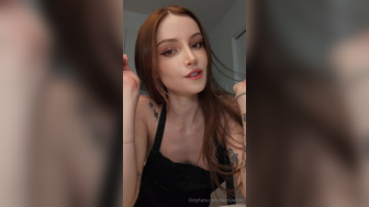 Dainty Wilder Apron Strip Off In Kitchen And Pussy Spreading Onlyfans Leak