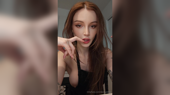 Dainty Wilder Apron Strip Off In Kitchen And Pussy Spreading Onlyfans Leak