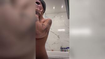 Mia Khalifa Doing Makeup With Her Tits Out Onlyfans Leak