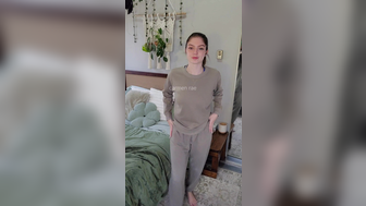 Makoshake Stipping Off One By One And Teasing Her Nude Boobs Onlyfans Leak