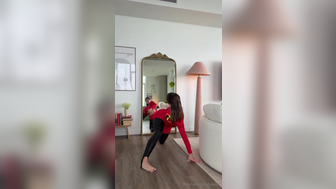 jUlesari Ms. Incredible Doing Yoga With Her Booty Open Leaked Onlyfans