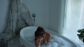 Emblack Fucking Dildo And Bath Squirt Onlyfans Leak