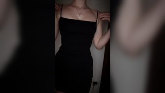 Artikleopard_artist In Black Dress Drops Her Nude Boobs Out Leaked Onlyfans Video
