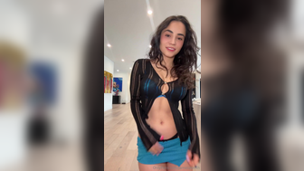 Jamelizzzz Drop Out Her Nude Tits In Black Shirt Leaked Onlyfans Video