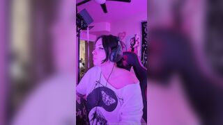 Sunnysunrays Gamer Girl Drops Her Nude Tits Out Onlyfans Leaked Video