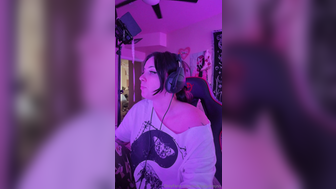 Sunnysunrays Gamer Girl Drops Her Nude Tits Out Onlyfans Leaked Video