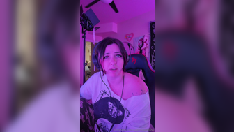 Sunnysunrays Gamer Girl Drops Her Nude Tits Out Onlyfans Leaked Video