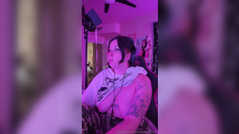 Sunnysunrays Gamer Girl Drops Her Nude Tits Out Onlyfans Leaked Video