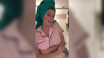 Emilyytrapp Completely Naked Pussy Play After Shower Onlyfans Leak