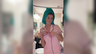 Emilyytrapp Completely Naked Pussy Play After Shower Onlyfans Leak