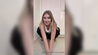 Zoerhode Legs Wide Open Pussy Rubbing Onlyfans Video