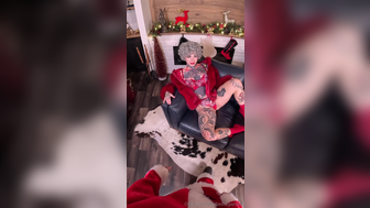 Beezzgarden Christmas Day Strapon Lesbian Fuck Onlyfans Video