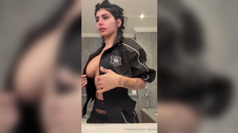Mia Khalifa Nude Tits Out Brushing Her Teeth Leaked Onlyfans