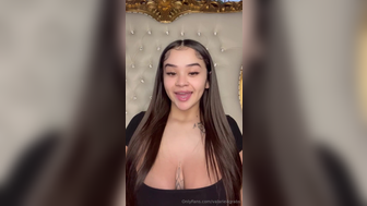 Val2legit Aka Valarie4grabs Spreading Her Booty Leak Onlyfans