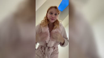 Brynnwoods Aka Valkyrie Brynn In Bathrobe Tits Onlyfans Leak