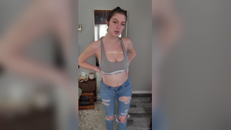 Makoshake In Ash Top Drop Her Bare Boobs Out Leak Onlyfans