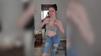 Makoshake In Ash Top Drop Her Bare Boobs Out Leak Onlyfans