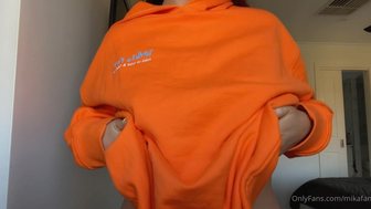 Mikafans Aka Mikaylah Nude Boobs Playing Lifting Her Sweater Onlyfans Leaked