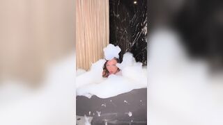 Riley Reid Taking Relaxing Bubble Bath Fully Naked Leaked Porn Video