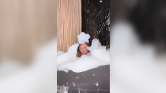 Riley Reid Taking Relaxing Bubble Bath Fully Naked Leaked Porn Video