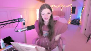 F1nn5ter Flashing Nipples On Livestream Leaked Video