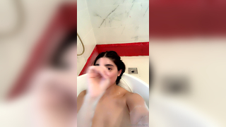 Violet Myers Without Makeup Fully Naked In Bathtub Leak