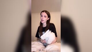 Dainty Wilder After Watching A Horror Movie Goes Fully Naked Onlyfans Video