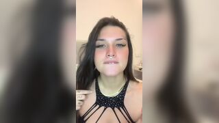 mulan_prinno sucks a dildo for her fans