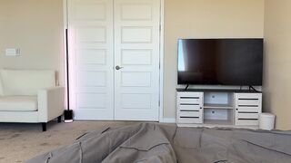 Maddiebubz AKA Bubblebratz Caught Roommate Jerking And Offer Her Pussy Onlyfans