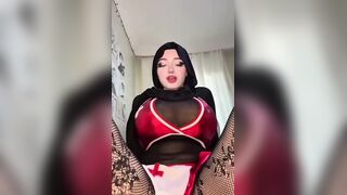 Zelal Hijabi babe showing her feet